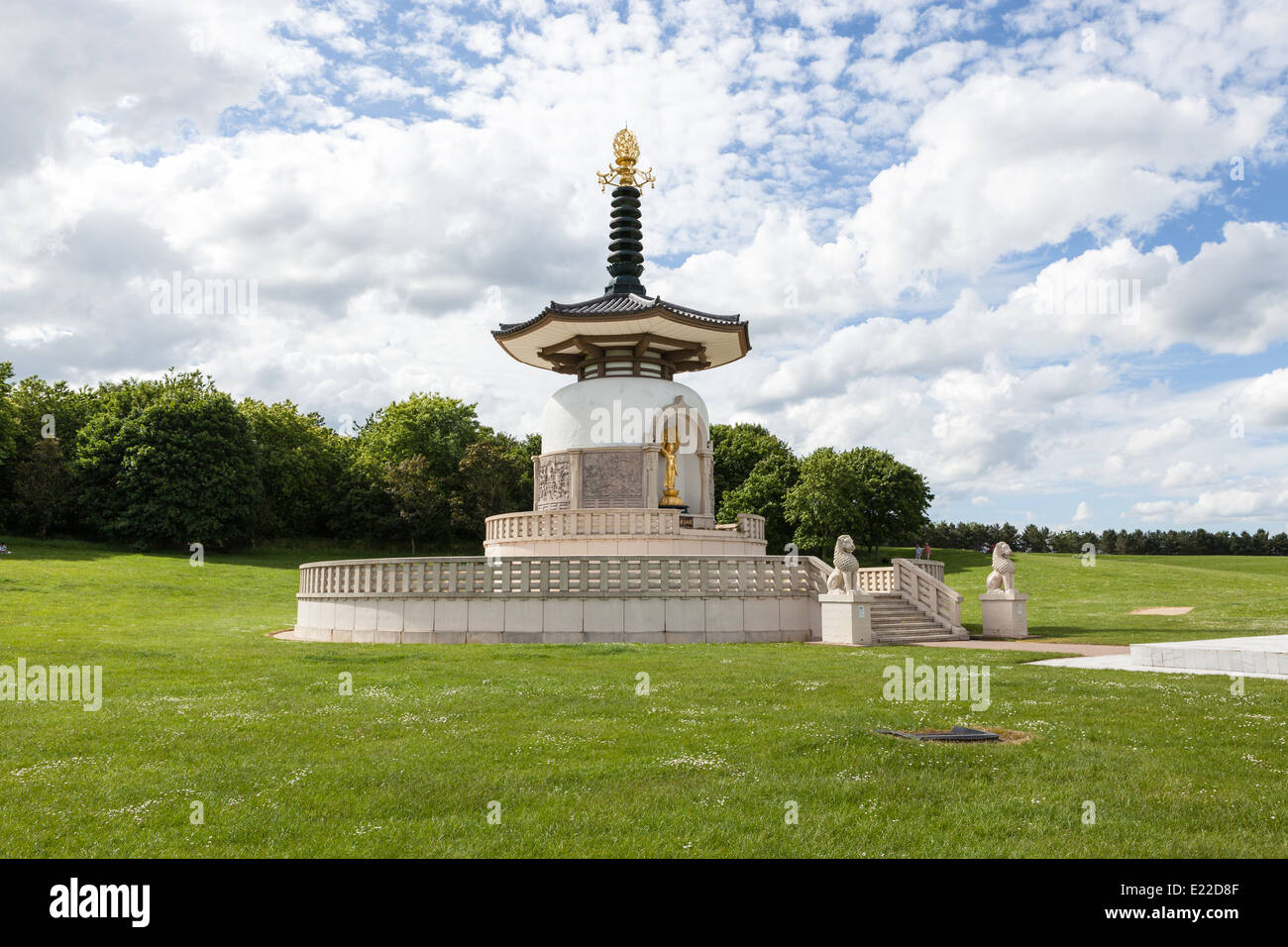 La paix, la pagode bouddhiste japonaise Nippon Myohoji, Milton Keynes Banque D'Images