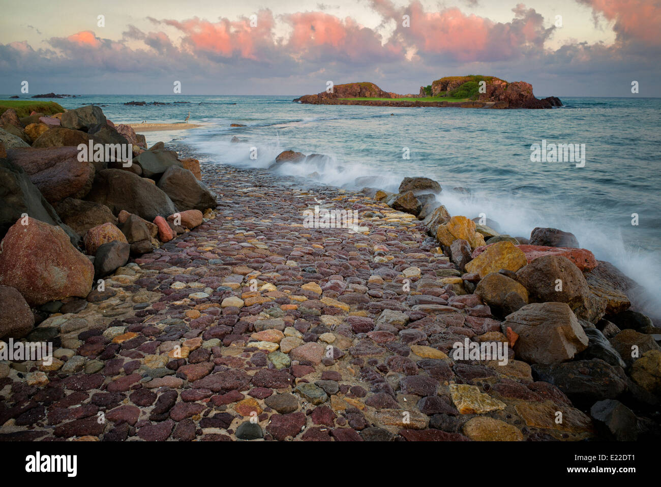 Rock Road chemin menant à golf green de golf à Punta Mita, au Mexique. Banque D'Images