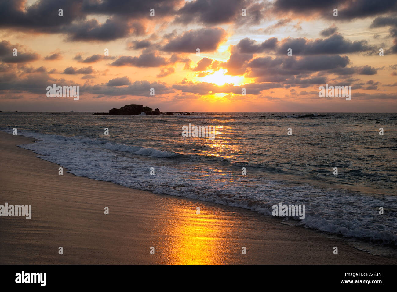 Coucher du soleil sur la plage. Punta Mita, Mexique Banque D'Images