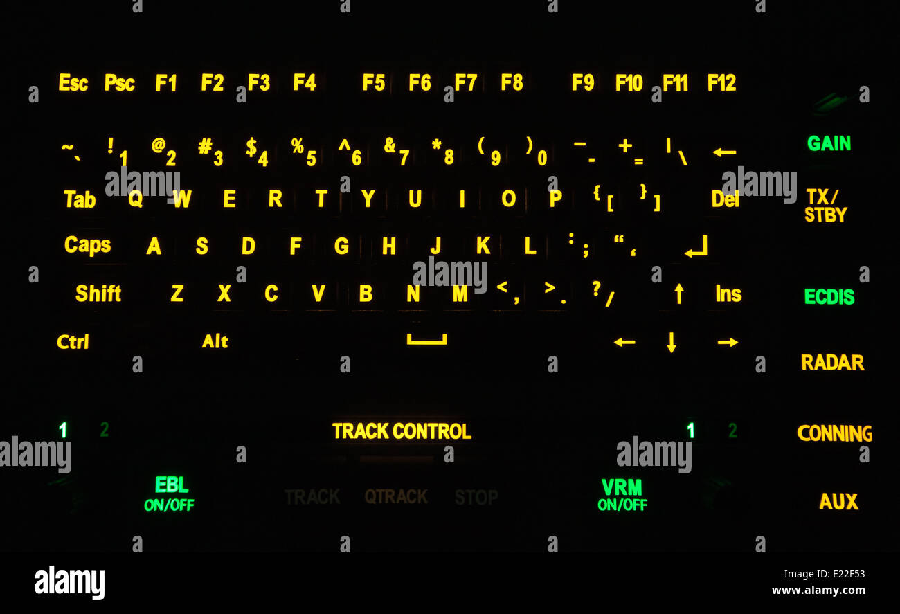 Fragment de clavier industriel éclairé dans le noir Banque D'Images