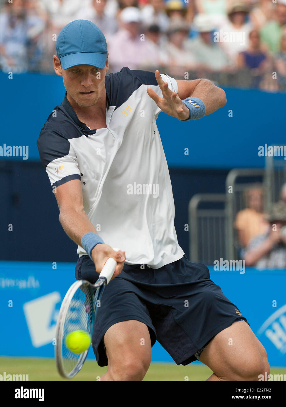 Londres, Royaume-Uni. 13 Juin, 2014. Queens Club Aegon Championships finale. [Lopez v Berdych]. Tomas Berdych (CZE) renvoie une balle dans son match contre Feliciano Lopez [ESP]. Credit : Action Plus Sport Images/Alamy Live News Banque D'Images