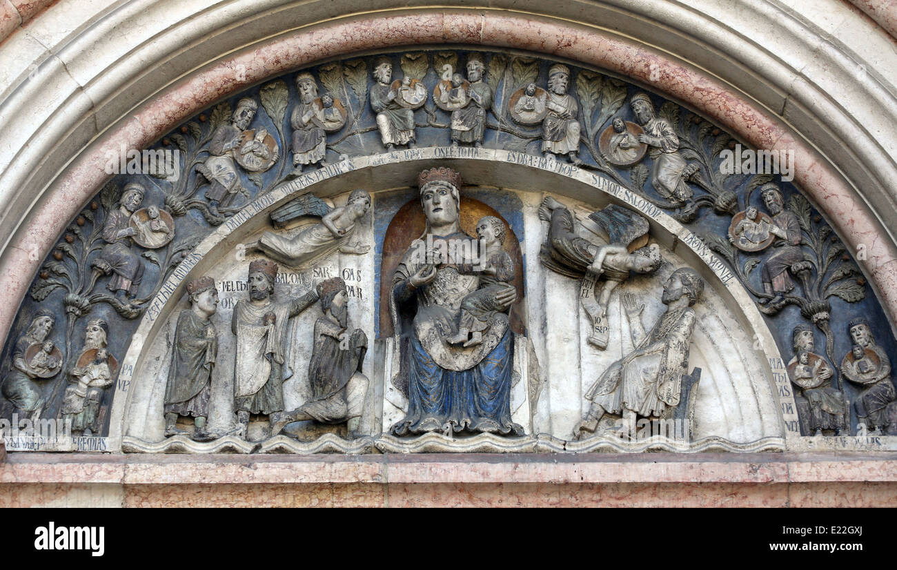 Vierge Marie avec l'enfant Jésus. Baptistère. Parme. Emilia-Romagna. L'Italie. Banque D'Images
