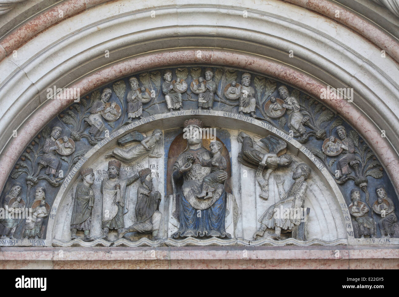 Vierge Marie avec l'enfant Jésus. Baptistère. Parme. Emilia-Romagna. L'Italie. Banque D'Images