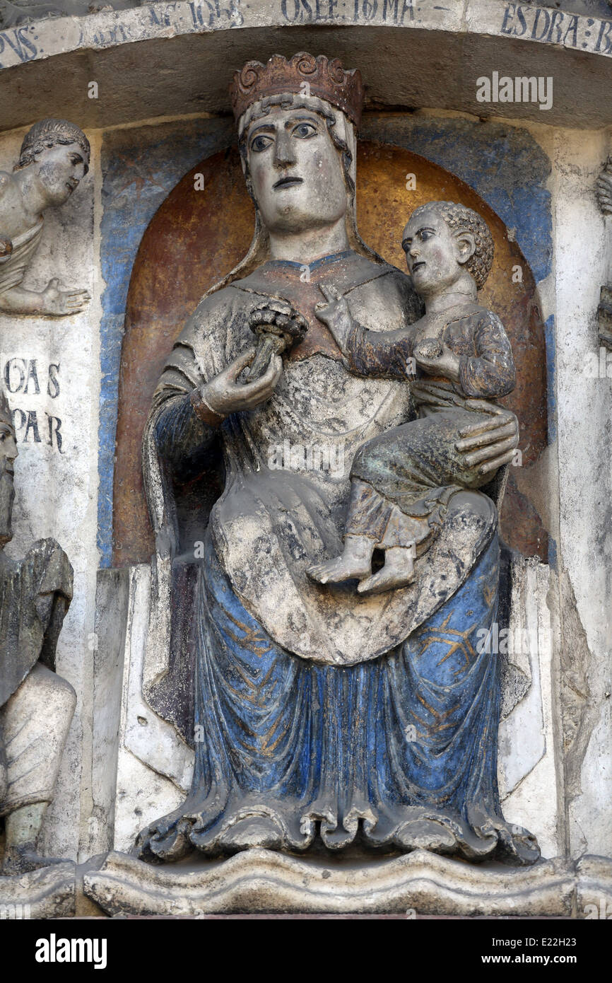 Vierge Marie avec l'enfant Jésus. Baptistère. Parme. Emilia-Romagna. L'Italie. Banque D'Images