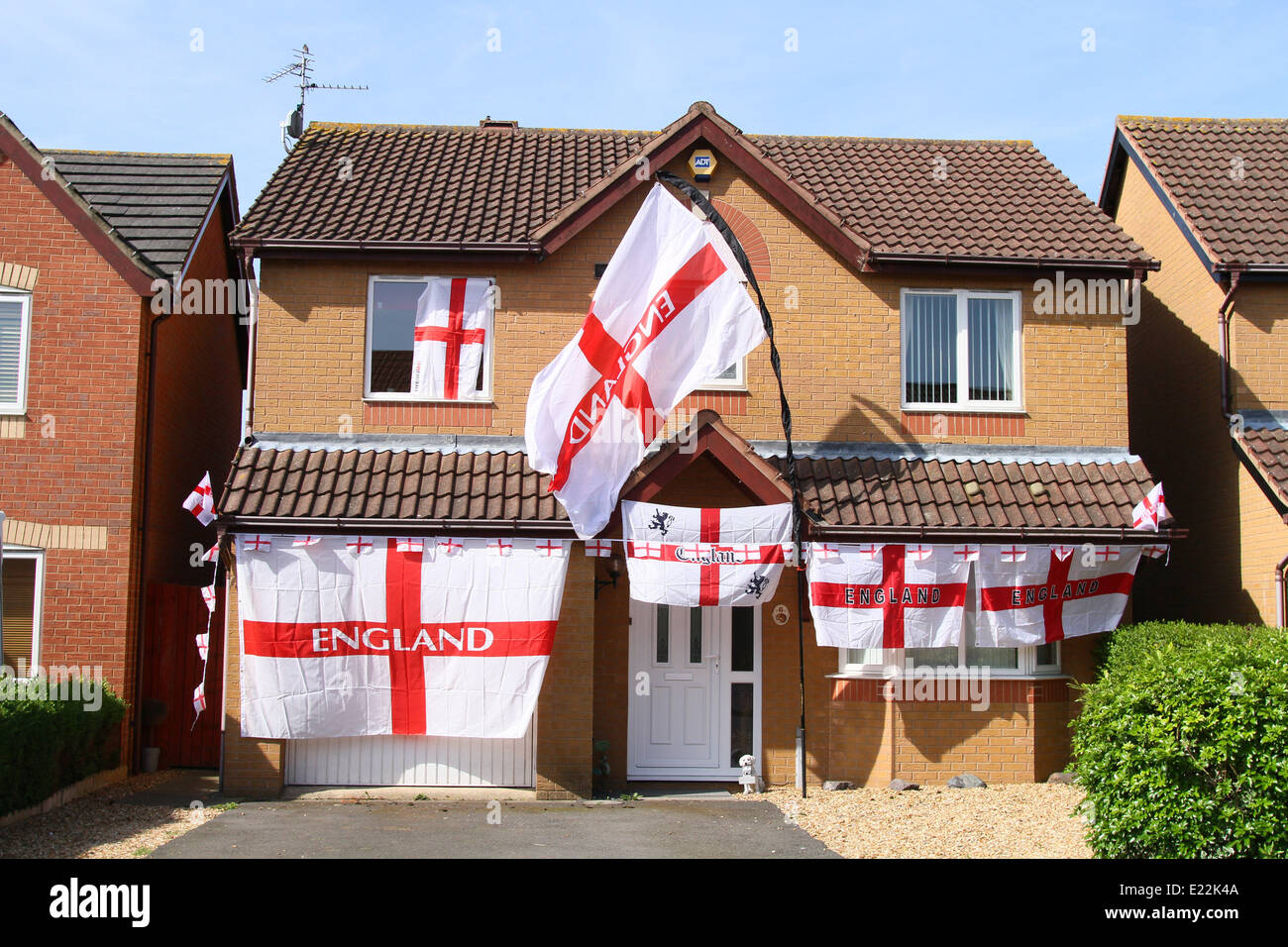 Maison de l'Angleterre . . Peterborough, Cambridgeshire, UK . . 12.06.2014 Une maison décorée de drapeaux à Peterborough, Angleterre Cambridgeshire. Pic : Paul Marriott Photography Banque D'Images