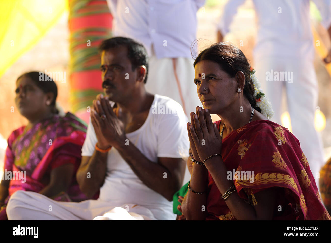 Les indiens au cours d'une cérémonie hindoue en Inde Banque D'Images