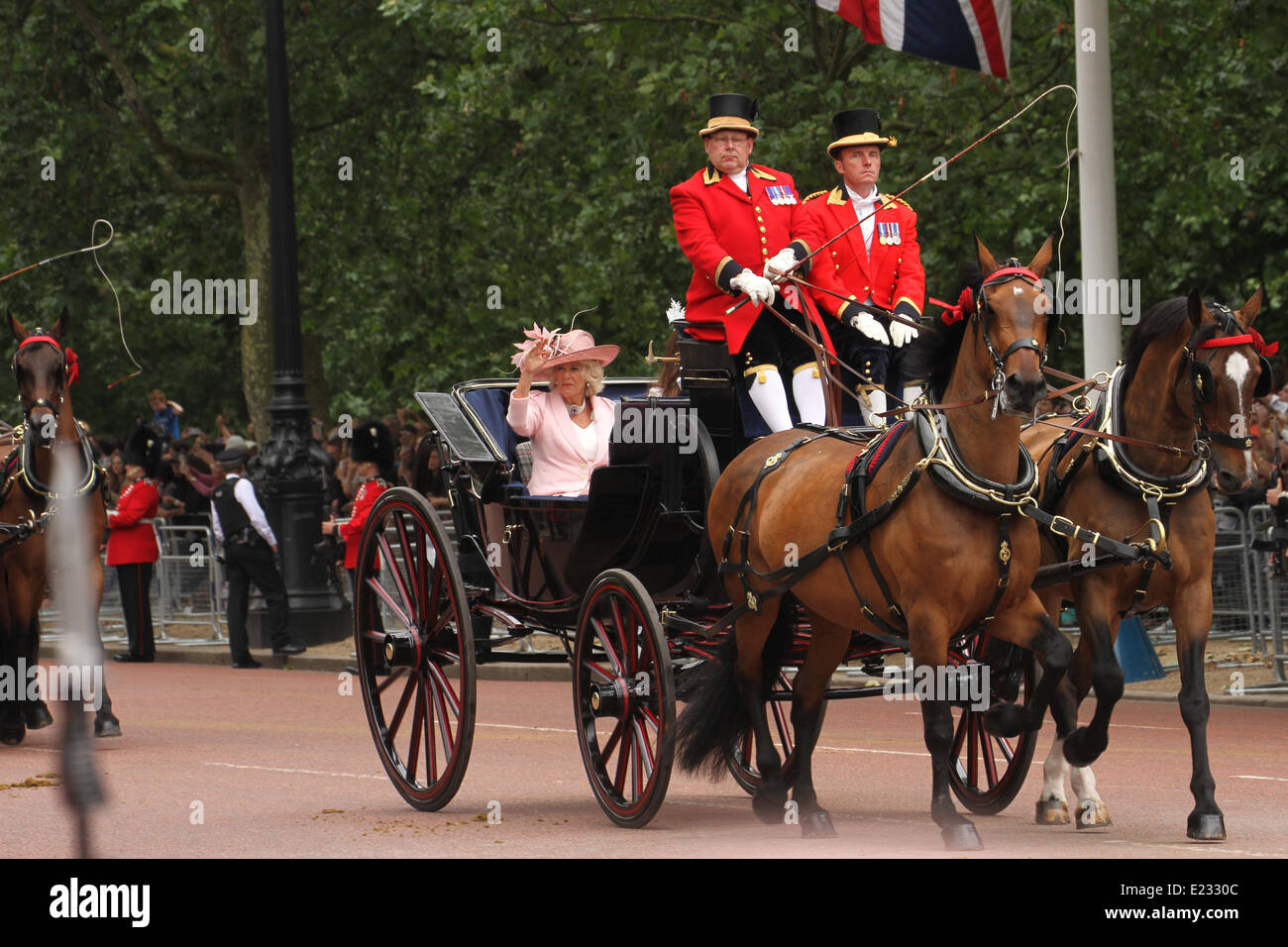Londres, Royaume-Uni. 14 juin 2014. ​Members de la famille royale vu sur calèches Crédit : david mbiyu/Alamy Live News Banque D'Images