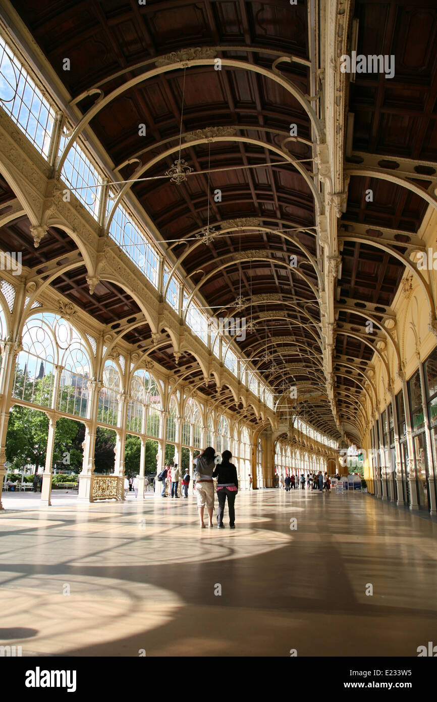 La colonnade du Spa, anciennement connu sous le nom de Maxime Gorki Colonnade, la promenade principale Salon à Marianske Lazne, République tchèque. Banque D'Images