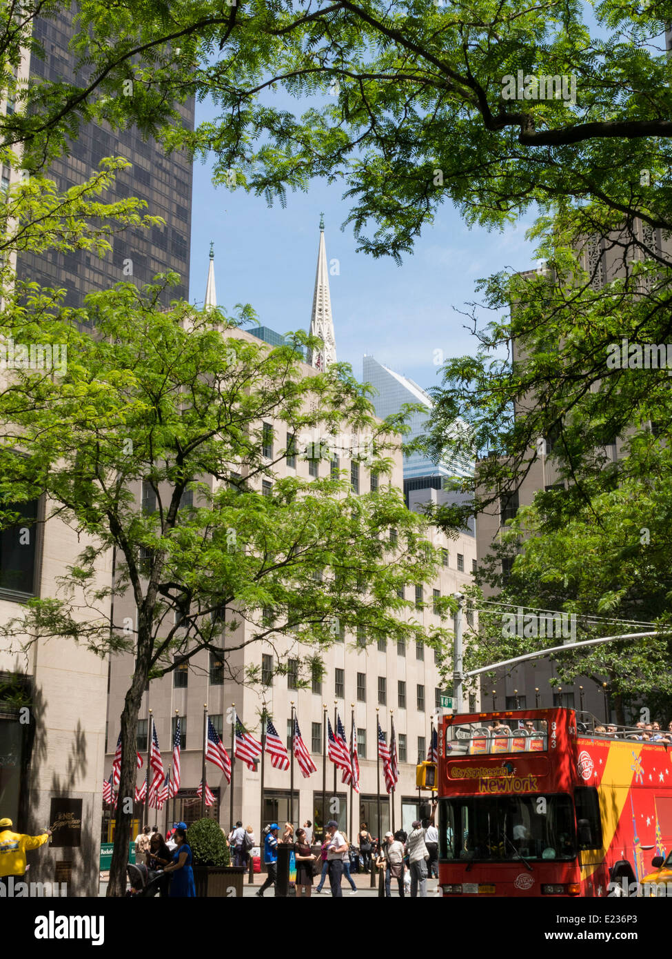 Vue du Rockefeller Center Plaza de W. 49th Street, NYC Banque D'Images