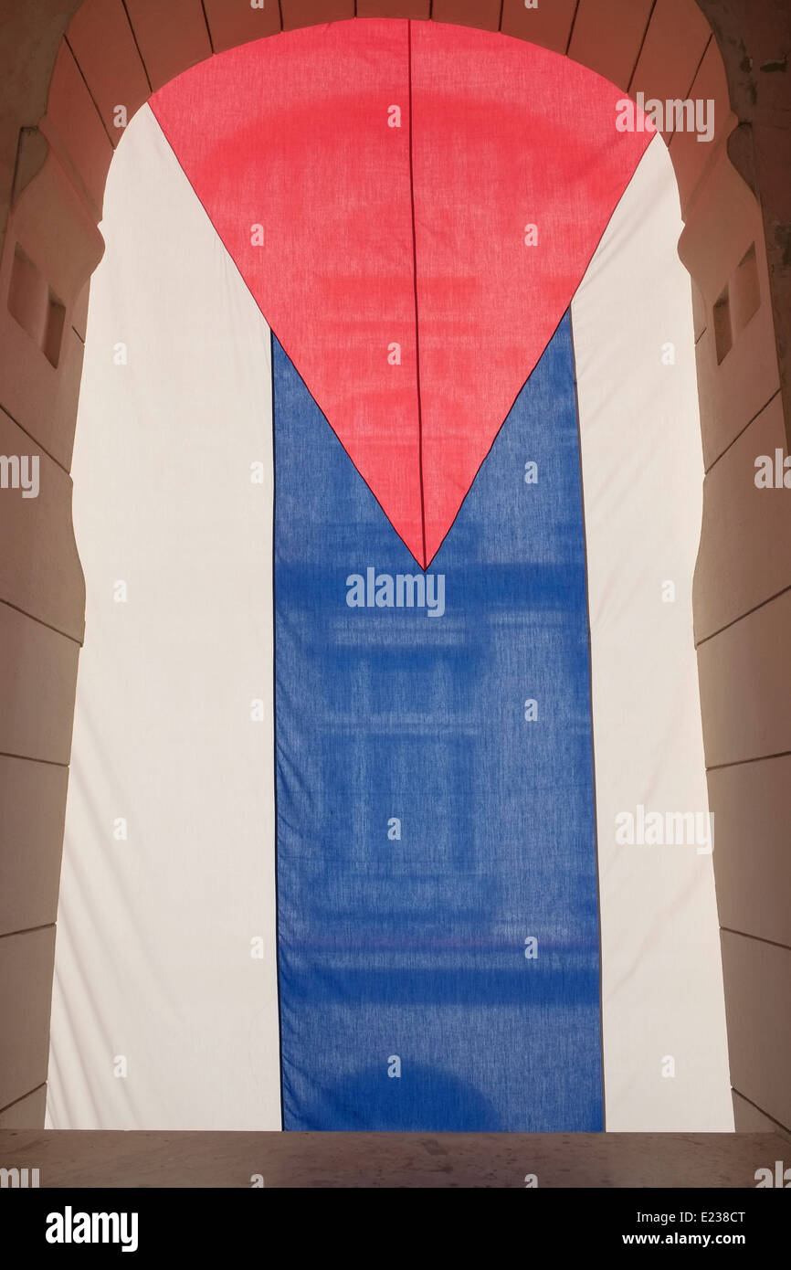 Le drapeau cubain à l'affiche au Musée de la révolution (Museo de la Revolución), la vieille Havane, Cuba. Banque D'Images