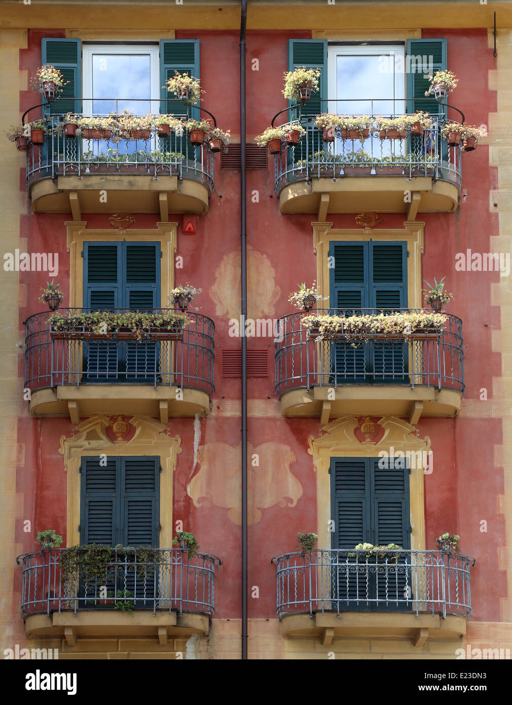 Richement colorés, les bâtiments peints à Santa Margherita Ligure, Italie Banque D'Images