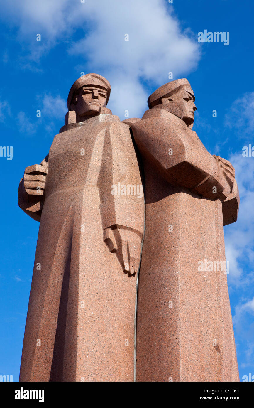 Les tirailleurs lettons impressionnant monument à Riga, Lettonie. Banque D'Images