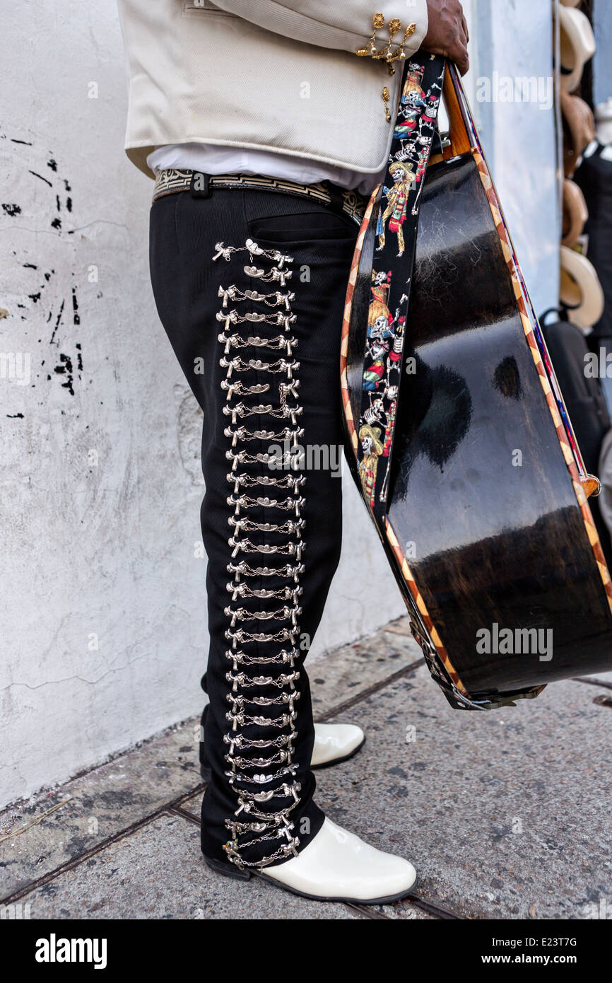 Mariachi pants Banque de photographies et d'images à haute résolution -  Alamy