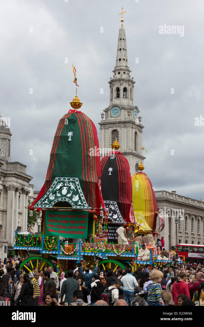 Londres, Royaume-Uni. 15 juin 2014. Chars à Trafalgar Square. Le London Festival 2014 Rathayatra à Trafalgar Square. Rathayatra est un char festival qui vient de Catherine Berdonneau Puri sur la côte est de l'Inde et remonte à plus de 2 000 ans. Il son célèbre par les fervents de Hare Krishna. Credit : Nick Savage/Alamy Live News Banque D'Images