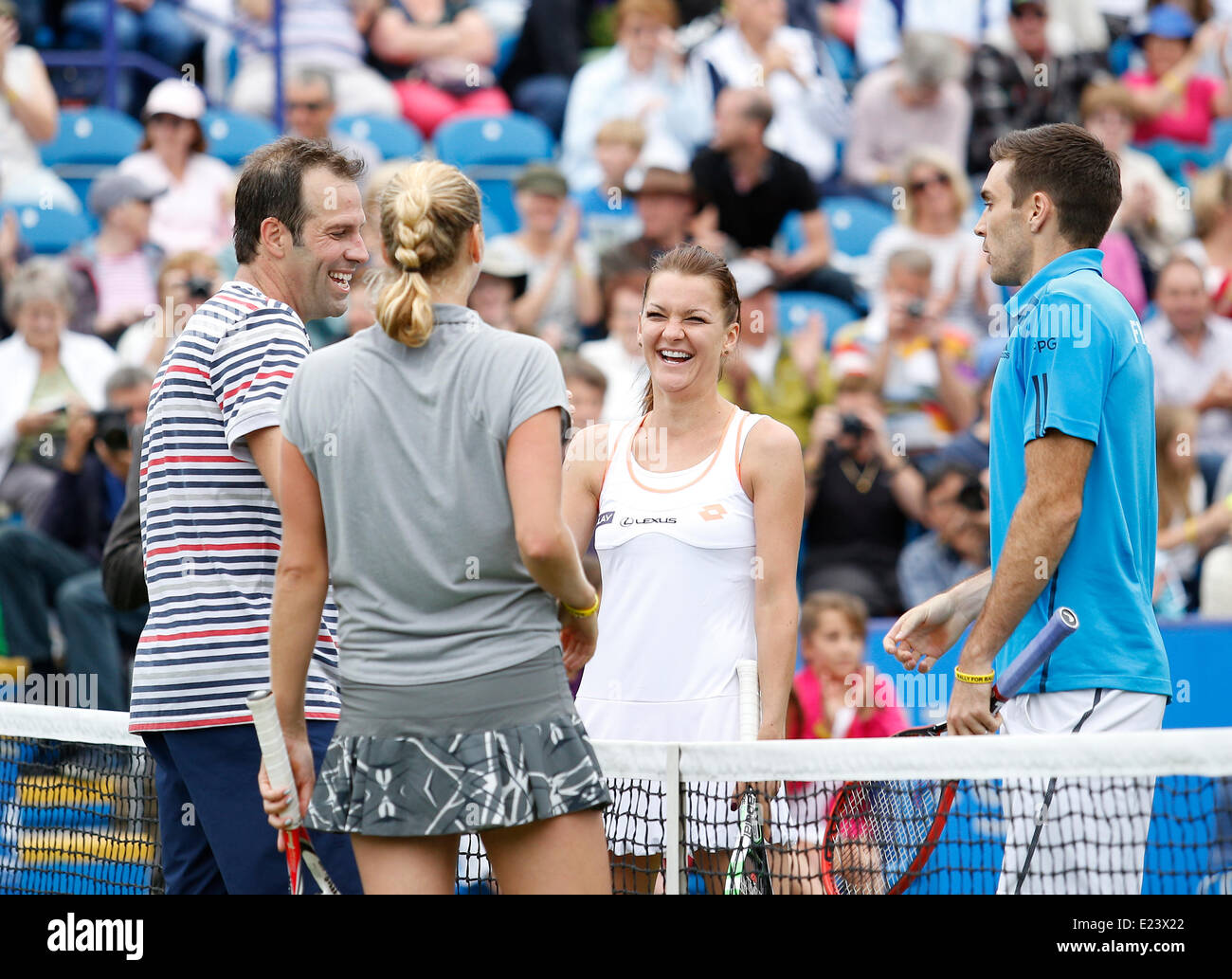 Eastbourne, Royaume-Uni. 15 Juin, 2014. International Aegon Colin Fleming (GBR) et Agnieszka Radwanska (POL) jouer Petra Kvitova (CZE) et Greg Rusedski (GBR) dans leur rassemblement pour Bally double mixte match à Devonshire Park. Credit : Action Plus Sport/Alamy Live News Banque D'Images