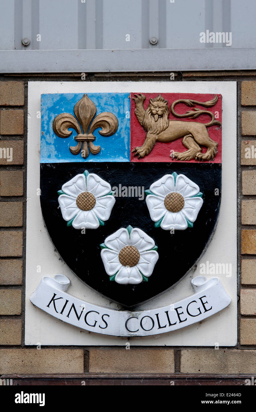 Kings College armoiries sur le hangar à bateaux, Cambridge, Royaume-Uni Banque D'Images