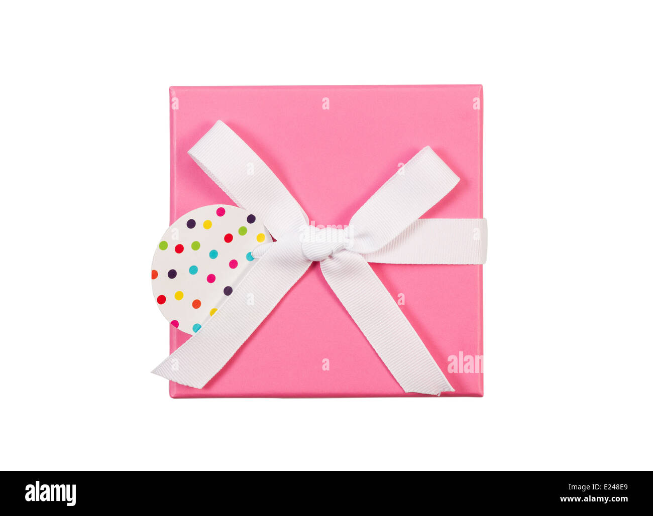 Vue de dessus de nouvelle couleur rose boîte cadeau enveloppé et arc blanc isolated on white Banque D'Images