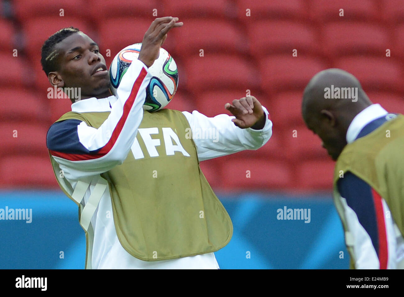 Porto Alegre, Brésil. 14 Juin, 2014. PORTO ALEGRE -14 juin- BRÉSIL : Paul Pogba dans la formation et la conférence de presse avant le match France-Honduras, célébré en Alergre Porto, 14 juin 2014. Photo : Edu/Nurphoto Urbanandsport/Andrade. Credit : Edu/ZUMAPRESS.com/Alamy NurPhoto Andrade/Live News Banque D'Images