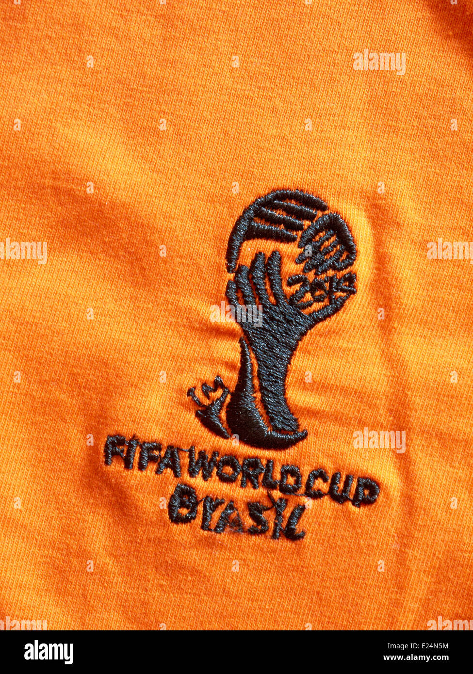 Maillot de football néerlandais avec la Fifa World Cup 2014 logo Banque D'Images