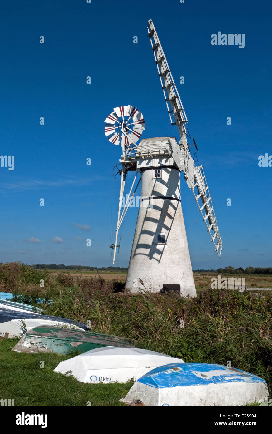 Dyke Thurne, Moulin de Drainage Thurne, Norfolk, Angleterre Banque D'Images