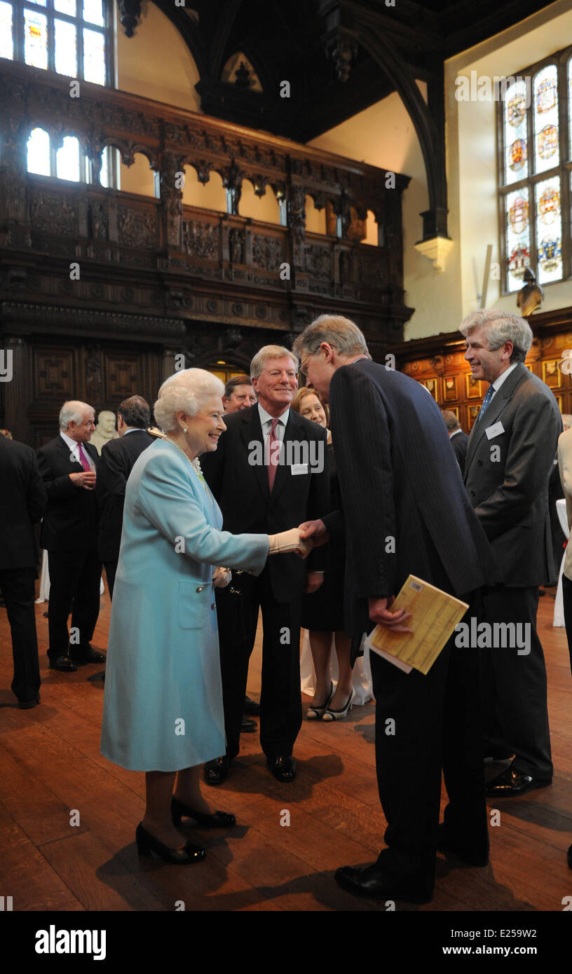 La Grande-Bretagne a Sa Majesté la Reine Elizabeth II, arrive pour la reconsécration du temple récemment rénové, l'orgue de l'Église pendant la messe chorale à Temple Church où : La Reine Elizabeth II Où : London, Royaume-Uni Quand : 07 mai 2013 Banque D'Images