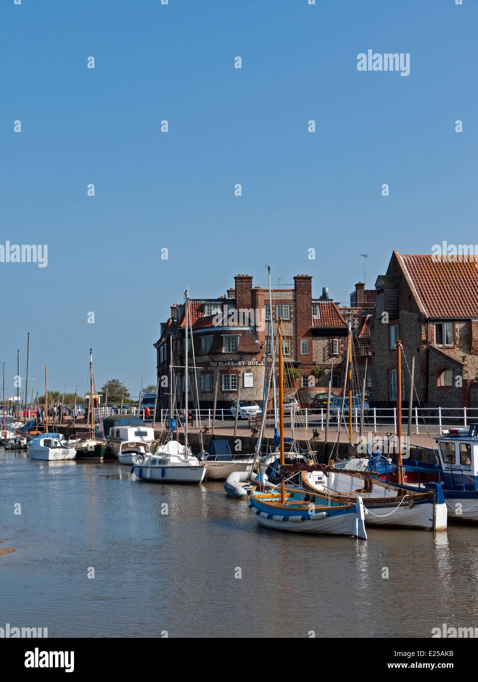 L'hôtel à côté c'est Blakeney Quay attrayant, Blakeney, North Norfolk, Angleterre Banque D'Images