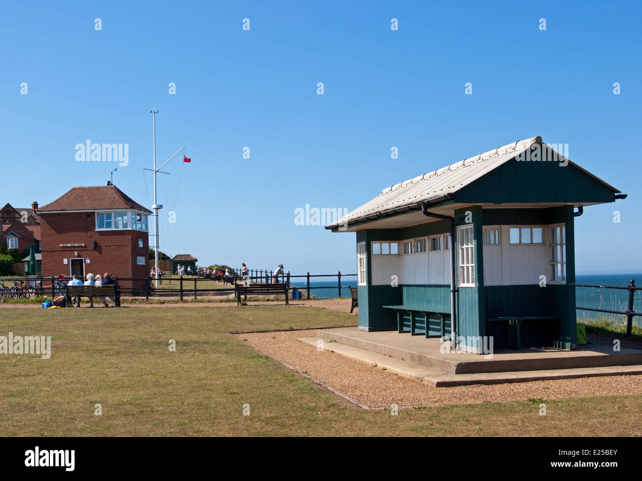 Le front vert et station de garde-côtes, Mundesley Norfolk, Angleterre Banque D'Images