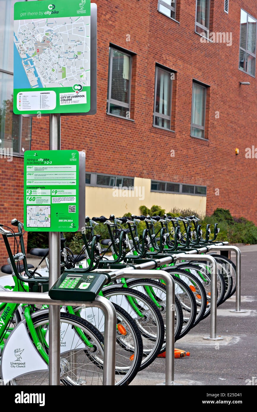 Vélo de ville lancé à Liverpool UK en mai 2014 Banque D'Images