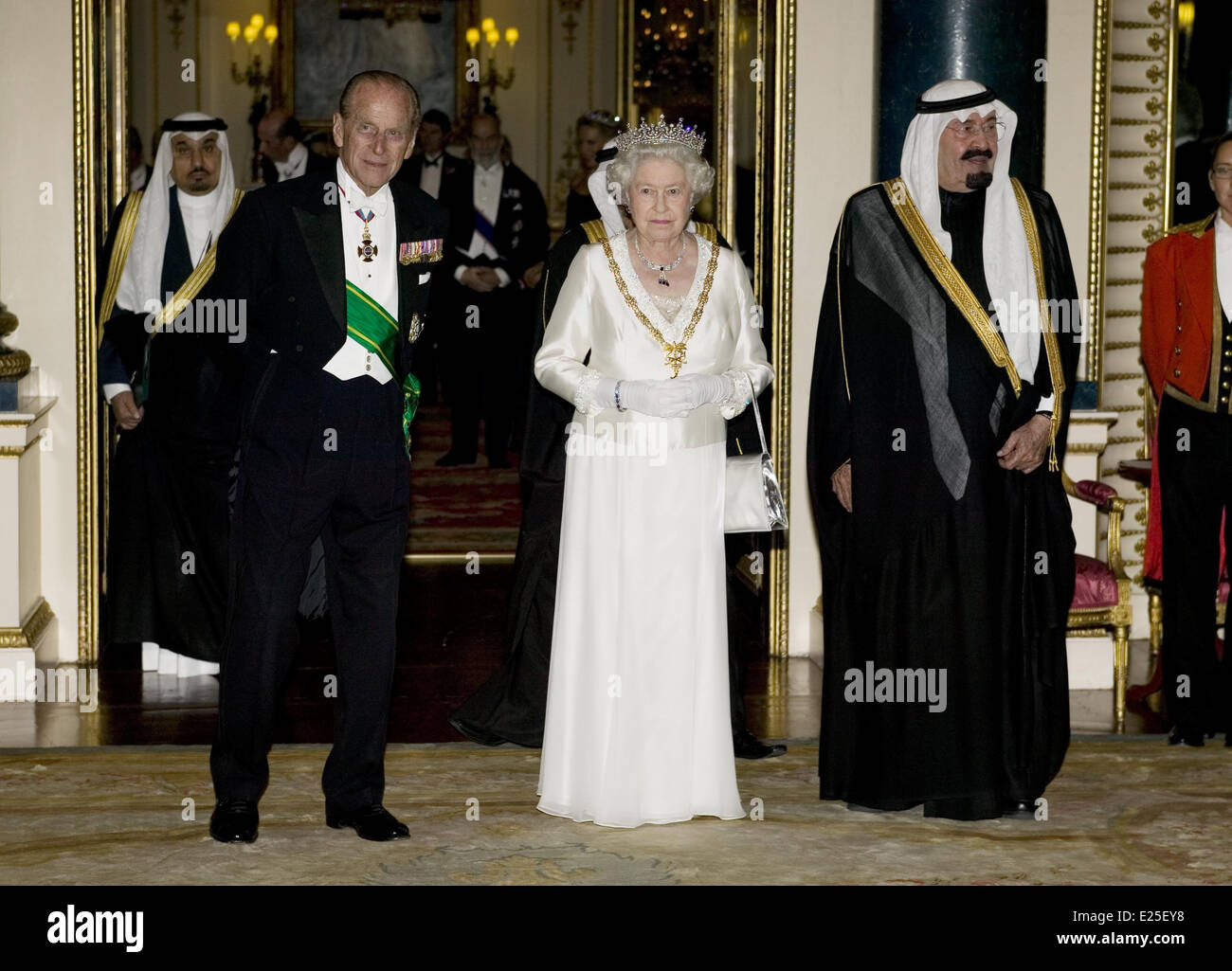 Sa Majesté la Reine Elizabeth II organise un Banquet d'État au palais de Buckingham à Londres à l'honneur de la visite d'État par le roi Abdallah d'Arabie Saoudite. 30-10-07 Piscine Photo de Ian Jones . Ne pas les ventes en UK jusqu'au 26/06/2013. Comprend : le prince Philip, la reine Elizabeth II, le roi Abdallah d'Arabie Saoudite où : Riyadh, Arabie saoudite Quand : 31 Oct 2007 Banque D'Images