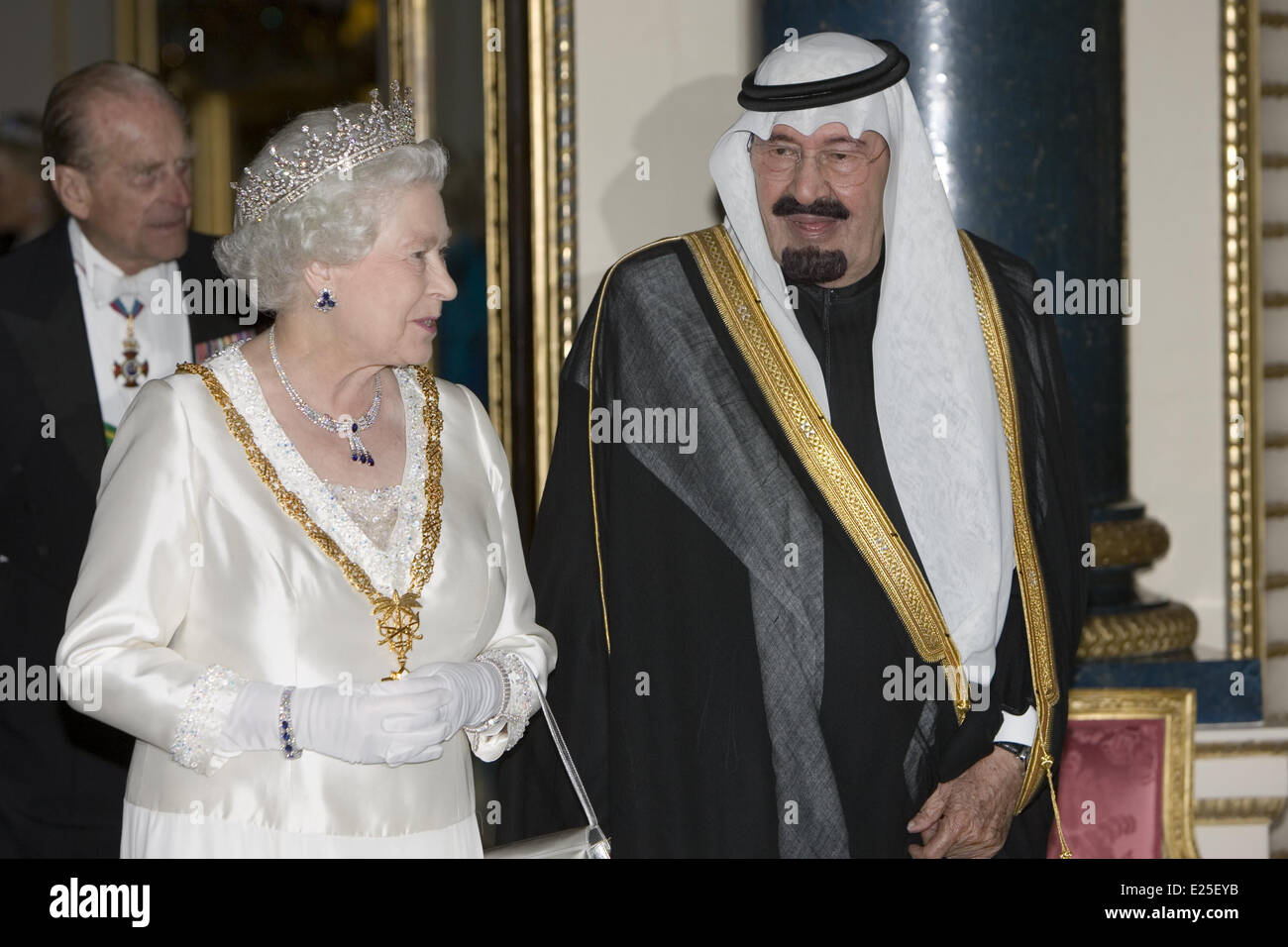 Sa Majesté la Reine Elizabeth II organise un Banquet d'État au palais de Buckingham à Londres à l'honneur de la visite d'État par le roi Abdallah d'Arabie Saoudite. 30-10-07 Piscine Photo de Ian Jones . Ne pas les ventes en UK jusqu'au 26/06/2013. Comprend : le prince Philip, la reine Elizabeth II, le roi Abdallah d'Arabie Saoudite où : Riyadh, Arabie saoudite Quand : 30 Oct 2007 Banque D'Images