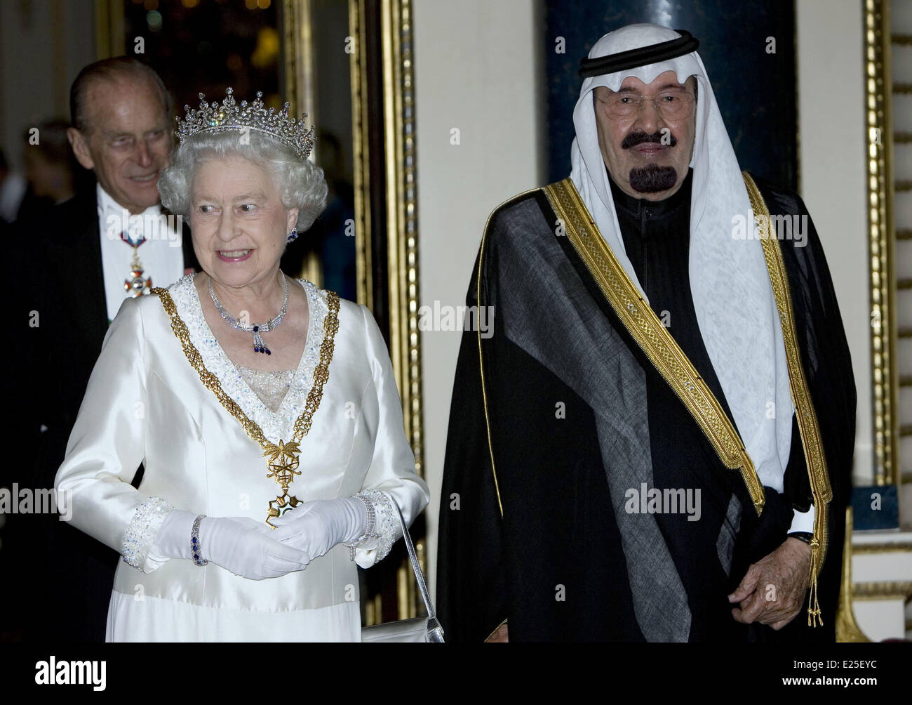 Sa Majesté la Reine Elizabeth II organise un Banquet d'État au palais de Buckingham à Londres à l'honneur de la visite d'État par le roi Abdallah d'Arabie Saoudite. 30-10-07 Piscine Photo de Ian Jones . Ne pas les ventes en UK jusqu'au 26/06/2013. Comprend : le prince Philip, la reine Elizabeth II, le roi Abdallah d'Arabie Saoudite où : Riyadh, Arabie saoudite Quand : 30 Oct 2007 Banque D'Images