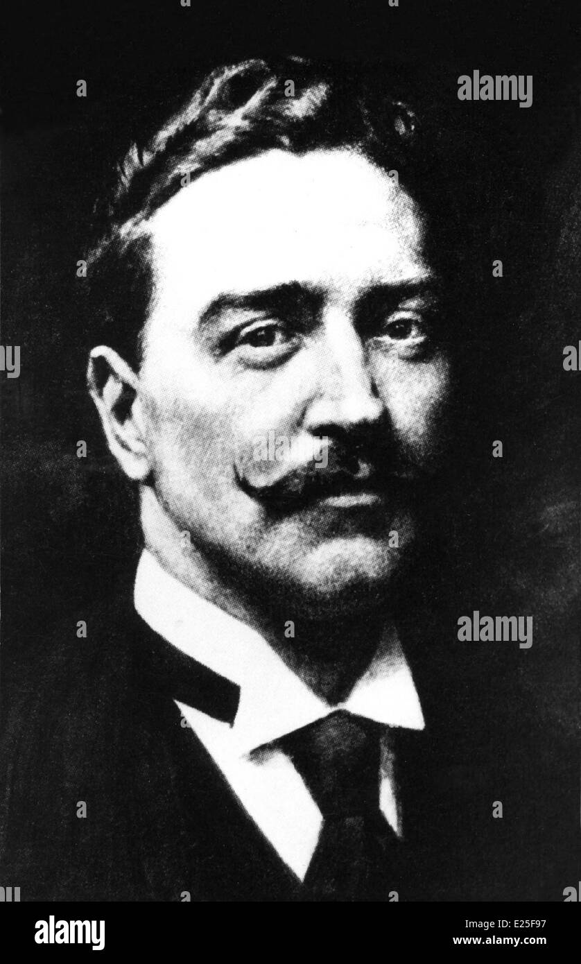 Dans la nuit du 14 au 15 avril 1912, le Titanic, le plus grand navire jamais construit dans le monde, un véritable palace flottant et prouesse technologique a coulé après avoir heurté un iceberg, faisant plus de 1 500 personnes. Plus d'un siècle plus tard, Paris rend hommage à la tragédie qui résonne encore dans la mémoire collective en accueillant 'Titanic - l'exposition'. Cette exposition porte sur les hommes et les femmes sur le légendaire Titanic, avec plus de 280 reliques et de reconstructions de l'cabines de bateau. Il y a beaucoup d'objets uniques, comme le parfum appartenant à un fabricant d'un voyage à New Y Banque D'Images