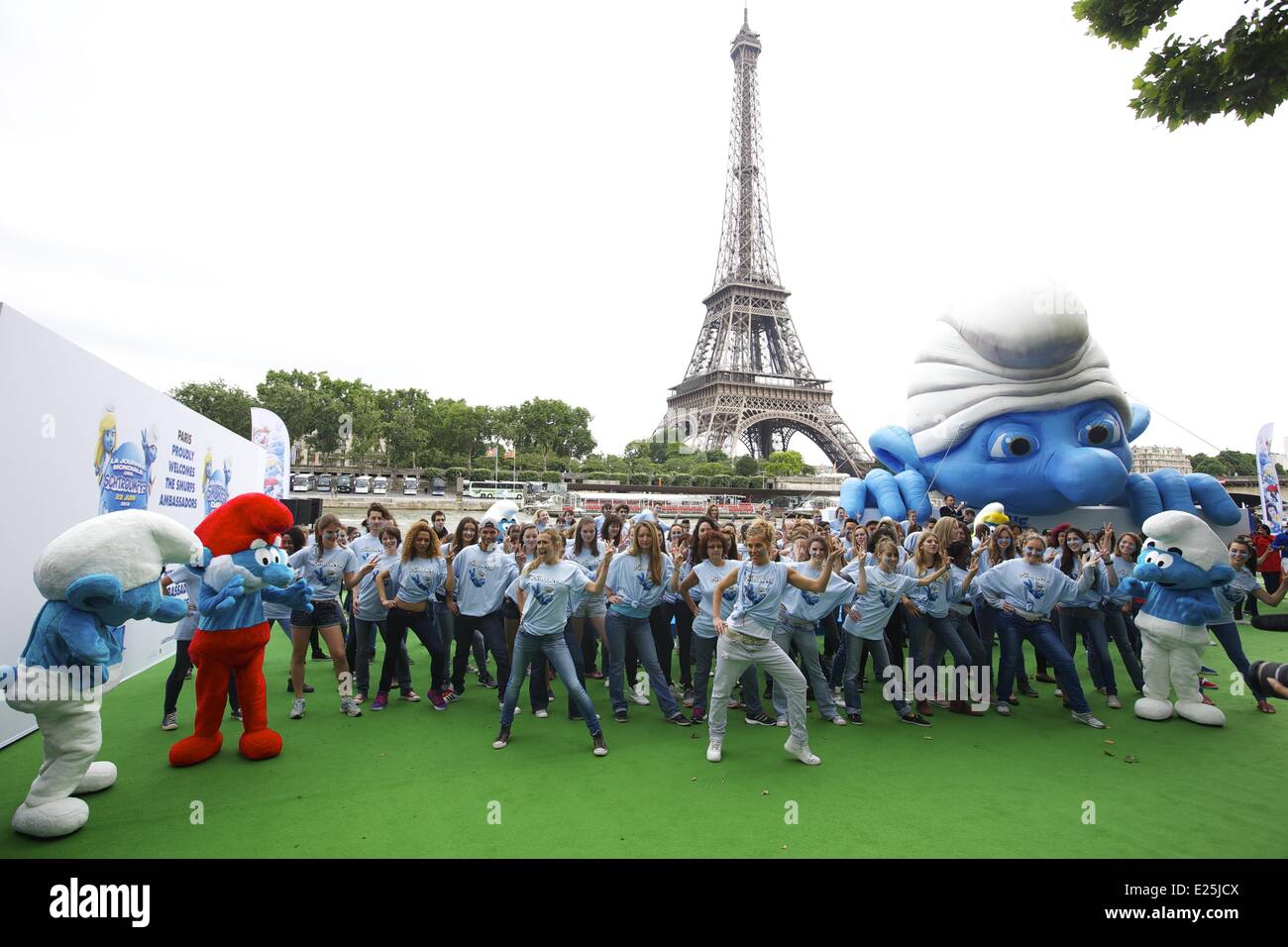 Les célébrations de la Journée mondiale de Schtroumpfs à Paris Où : Paris, France Quand : 22 Oct 2013ti Banque D'Images