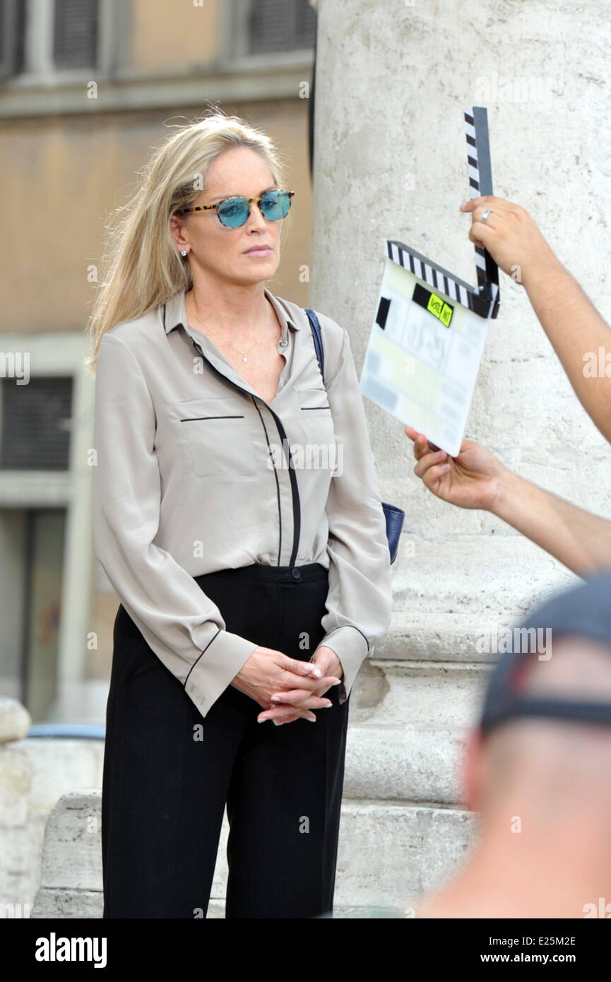 Sharon Stone filmait l 'Il Ragazzo d'Oro' (le Golden Boy) sur la Piazza Del Popolo avec : Sharon Stone Où : Rome, Italie 18 Juil 2013 Quand : Banque D'Images