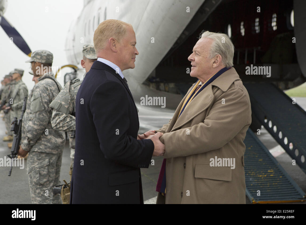 Des photos du film pour "Red 2", 2013, réalisé par Dean Parisot Avec : Neal McDonough,Anthony Hopkins Quand : 23 Oct 2012 E Banque D'Images