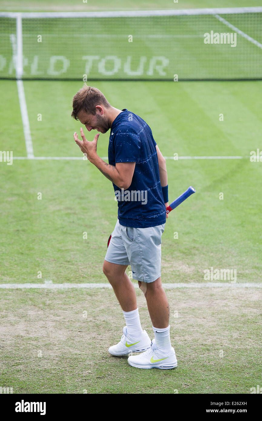 16 juin 2014 Angleterre Eastbourne. Daniel (Dan) Evans de Grande-bretagne réagit avec colère pendant son match de simple sur le premier jour de l'Aegon International au Devonshire Park, Eastbourne. Banque D'Images