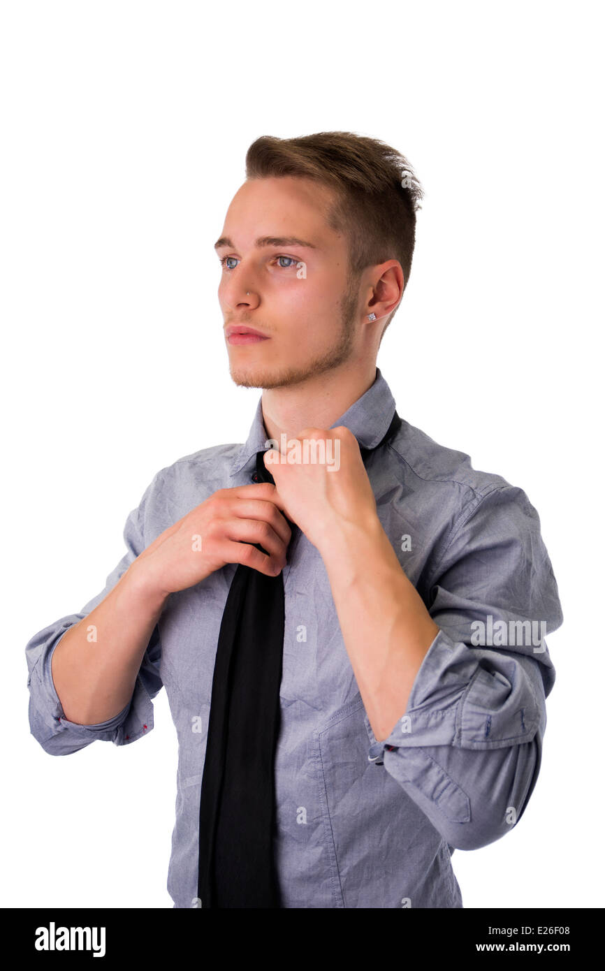 Jeune homme élégant à porter et ajuster sa cravate, isolated on white Photo  Stock - Alamy