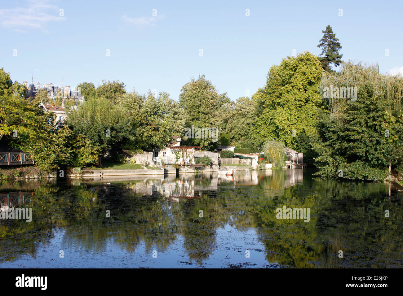 Porte d'entrée et du parc de Jarnac, Charente, Poitou Charentes, France. Banque D'Images