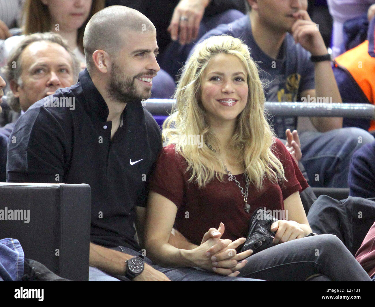 Shakira et Gerard Pique petit ami se ressemblent beaucoup dans l'amour  comme ils regardent l'Euroligue de basket-ball clash entre Barcelone Regal  et comprend : Panathinaikos,Shakira Gerard Piqué Où : Barcelone, Espagne  Quand :