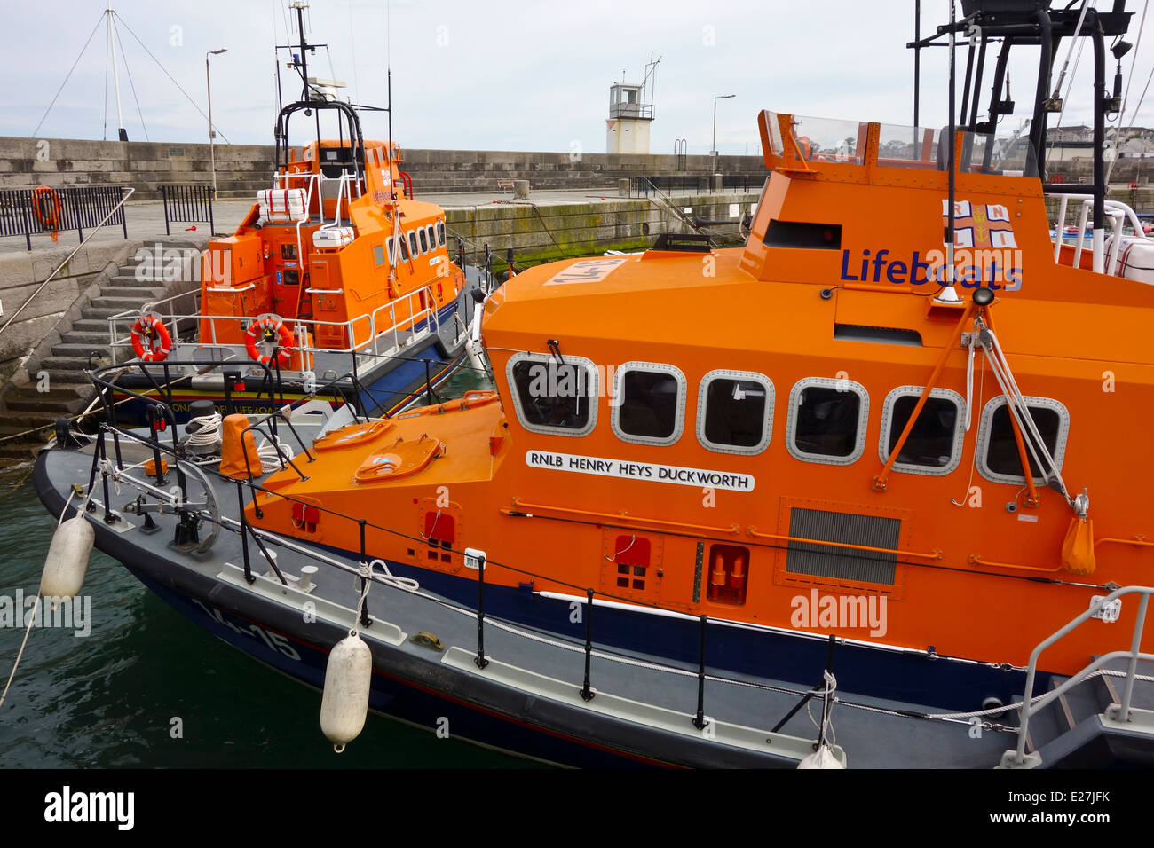 Donaghadee Trent RNLI Lifeboat classe moderne RNLB Saxon et Henry Heys Duckworth Banque D'Images