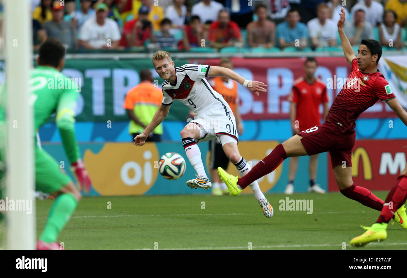 Salvador, Brésil. 16 Juin, 2014. Finales de la Coupe du Monde 2014. L'Allemagne contre le Portugal. Schuerrle rend une croix contre Andrea Almeida : Action Crédit Plus Sport/Alamy Live News Banque D'Images