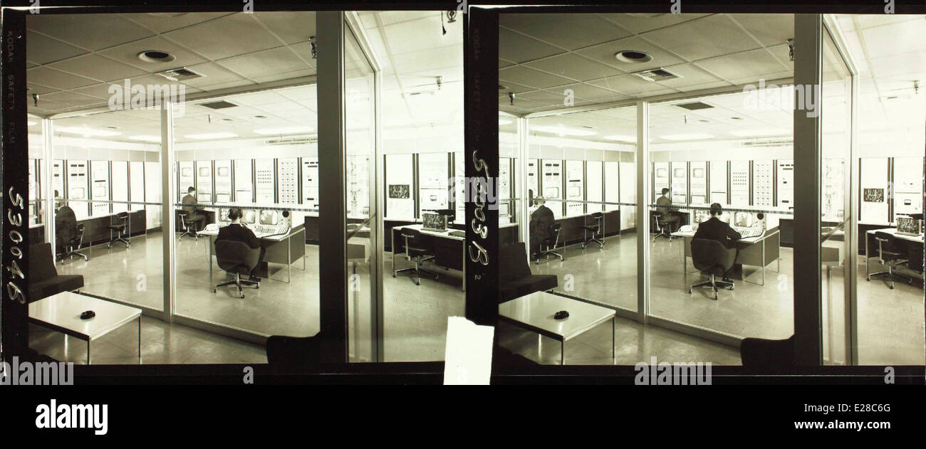 L'usine Convair/General Dynamics de San Diego a continué à fonctionner dans les années 1960, produisant une grande variété d'avions à des fins militaires et civiles. Au cours de cette décennie, l'installation était responsable de la production de chasseurs à réaction et de bombardiers avancés qui faisaient partie intégrante de l'aviation de la Guerre froide. Le musée de l'Air et de l'espace de San Diego conserve les archives de cette époque. Banque D'Images