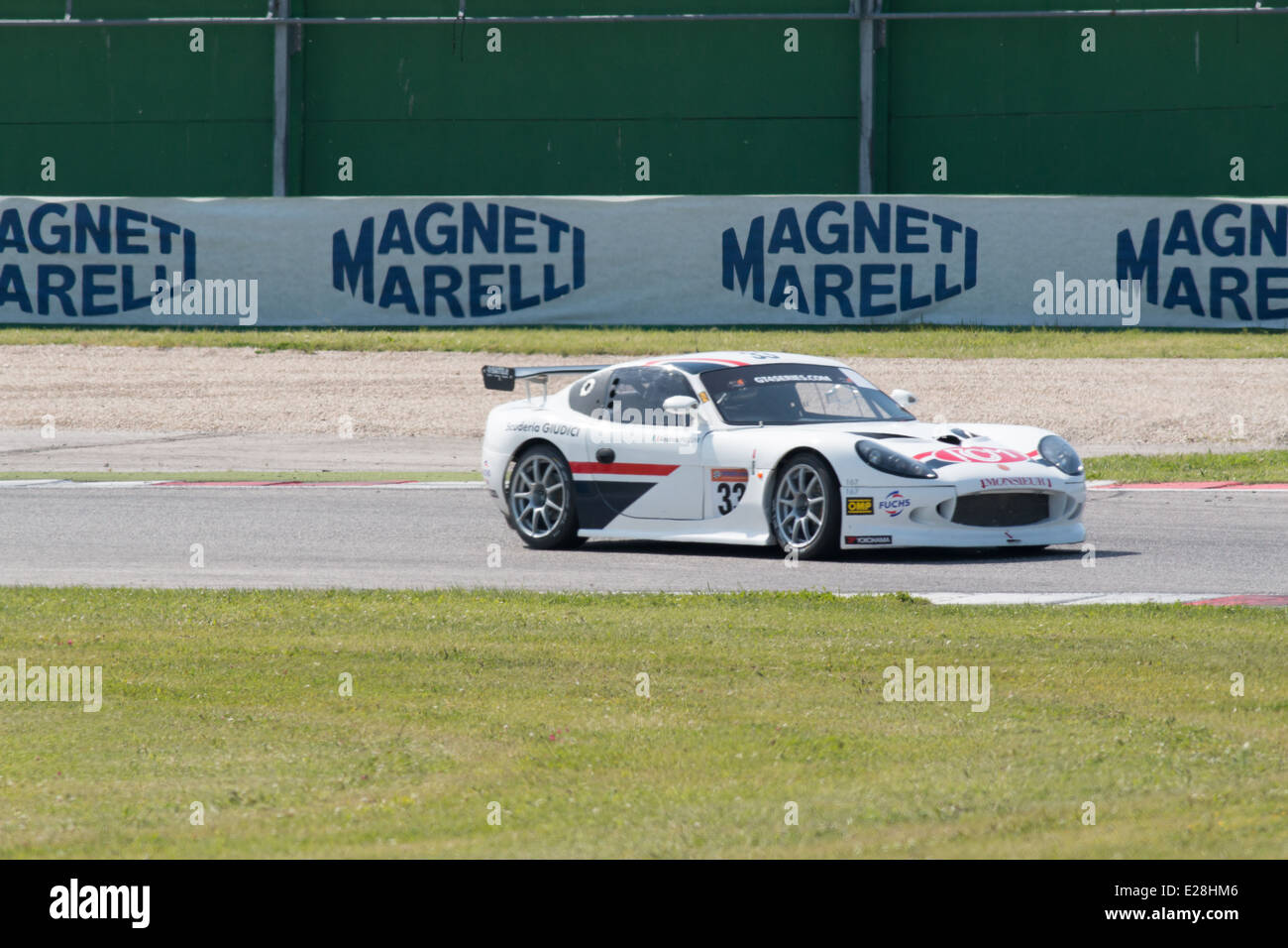 Ginetta G50 PRO de la team, conduite par PERLINI Andrea (ITA), le GT4 European Series car racing Banque D'Images