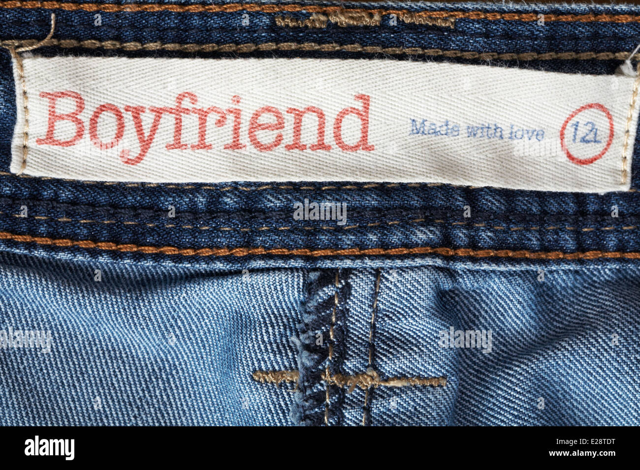 Size tag jeans Banque de photographies et d'images à haute résolution -  Alamy