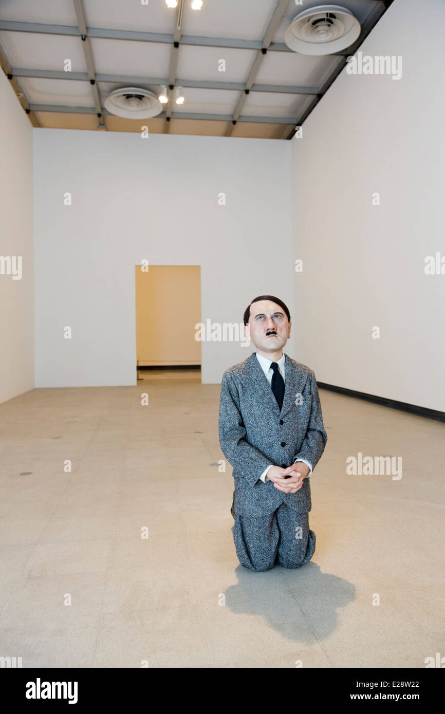 "Le facteur humain, la figure de la sculpture contemporaine" par Maurizio Cattelan, exposition à la Hayward Galley, Southbank Centre, Londres Banque D'Images