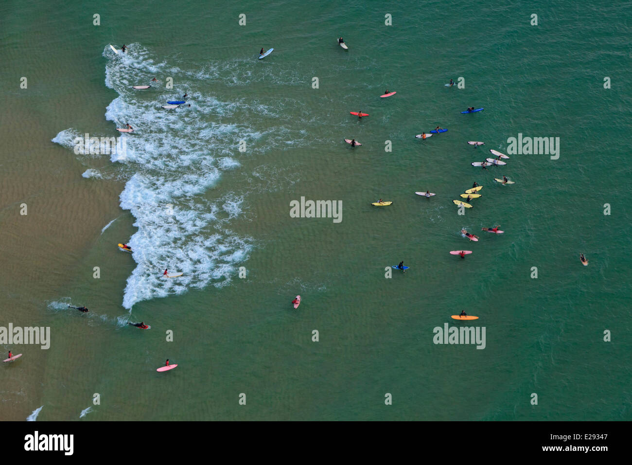 France, Landes, Hossegor, plage, cours de surf (vue aérienne) Banque D'Images