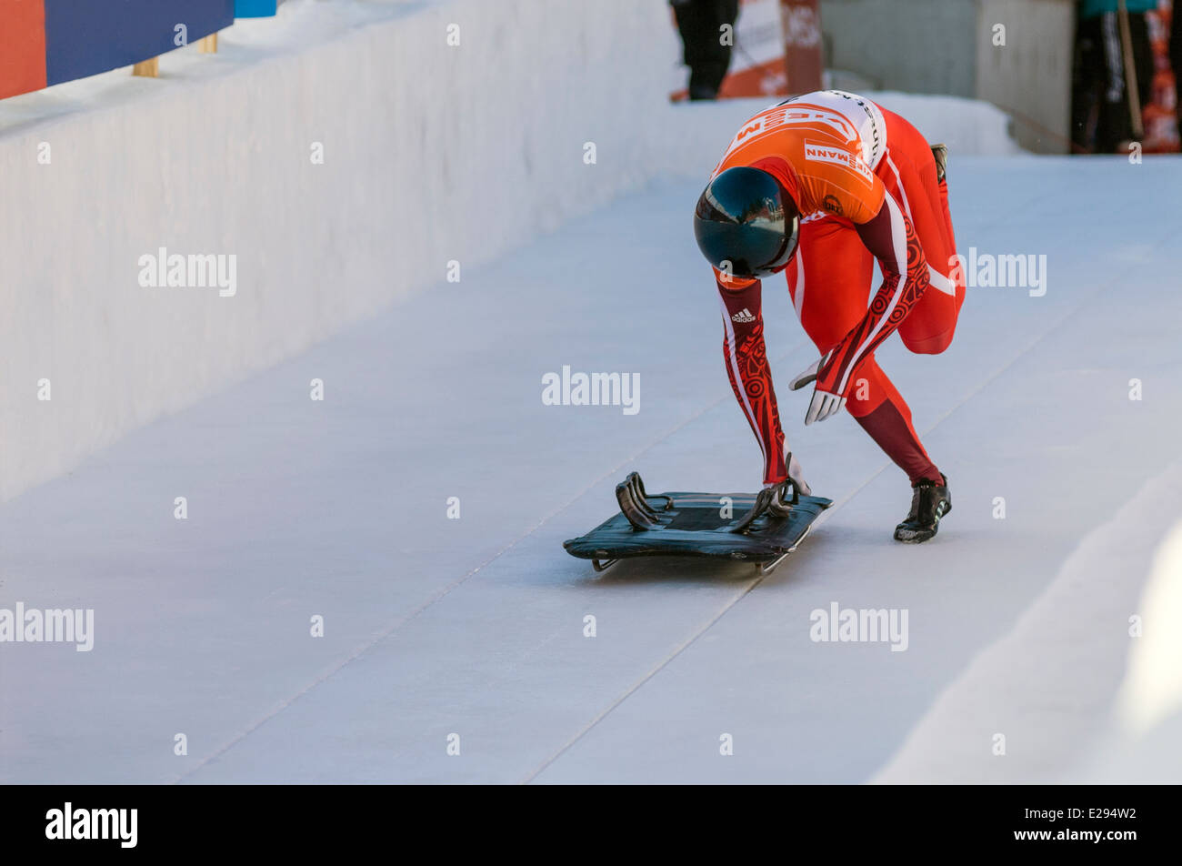 Cavalier squelette durant la Coupe du monde à l'Olympia Bob Run, St Moritz, Suisse. Banque D'Images