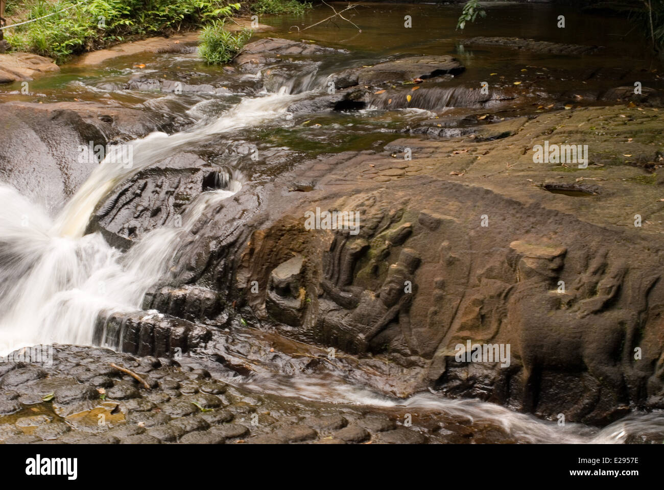 Les roches de la rivière sculpté de divinités. Kabal Spean. Kabal Spean est un parc d'environ 60 km dans les campagnes. Je n'y suis allé en pensant que c' Banque D'Images