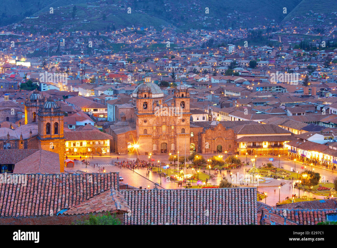 Belle vue sur Cusco, Pérou la nuit. Banque D'Images