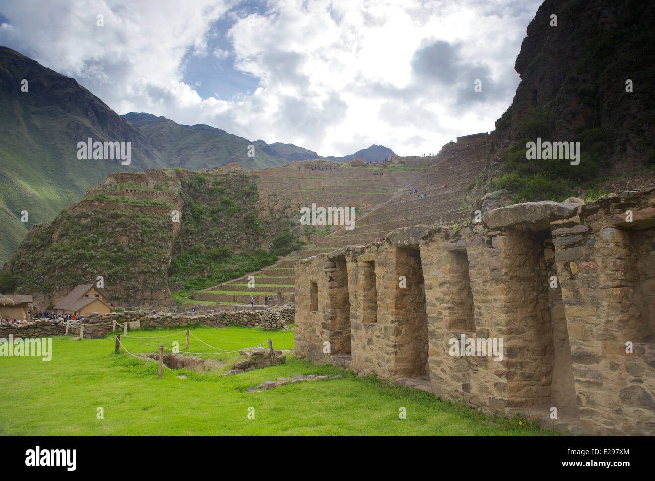 Belles ruines Incas à Ollantaytambo dans la Vallée Sacrée, le Valle Sagrada, près de Cusco au Pérou, Amérique du Sud Banque D'Images